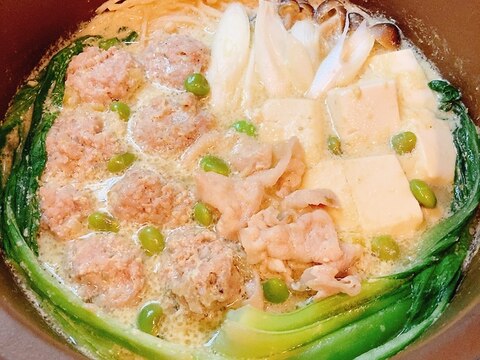 枝豆香る〜♪肉団子のずんだ風豆乳鍋